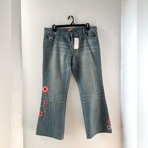 Dana Buchman - Medium Wash Low-Rise "Ileana" Flare Jeans Sz 16/33